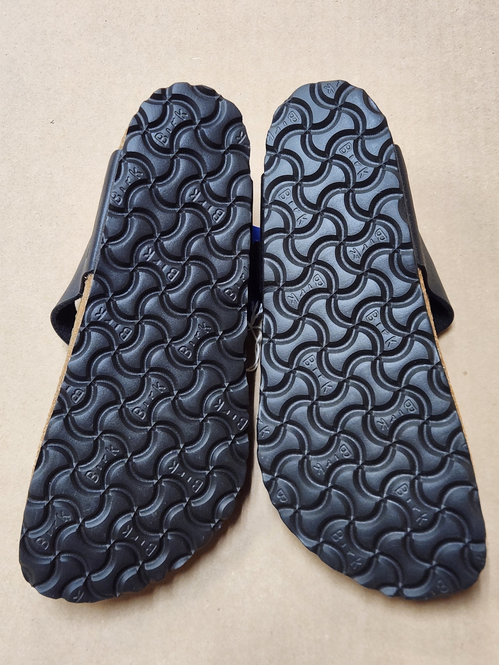 Birkenstock Women's Gizeh Sandals Black - Picture 3 of 6